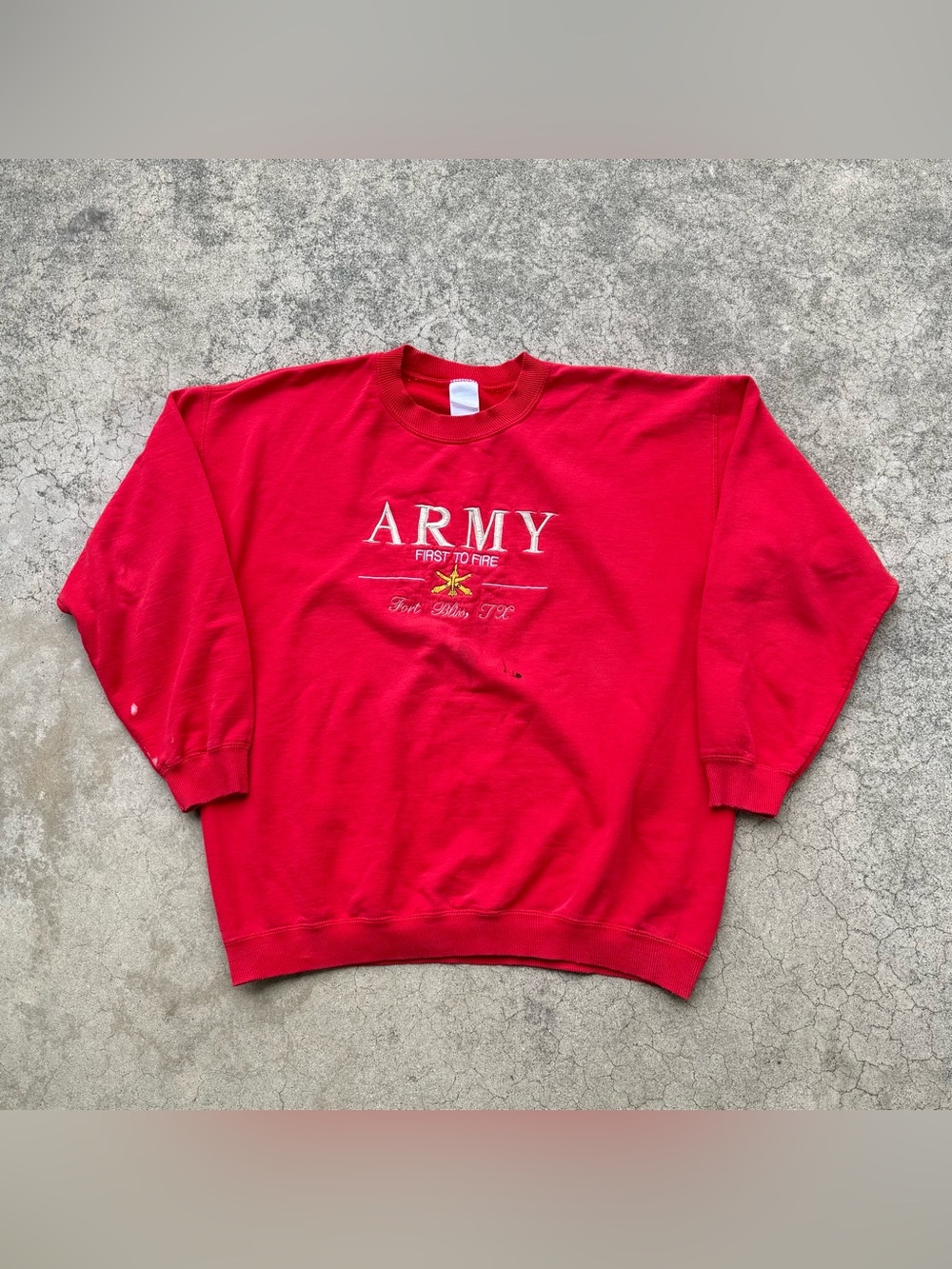 Vintage US ARMY ‘FIRST TO FIRE’ Fort Bliss Texas Crewneck Sweater Distressed